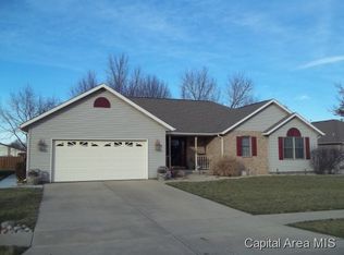 3 Brook Ln, Riverton, IL 62561