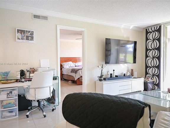 3rd image of 9200 N Hollybrook Lake Dr APT 102