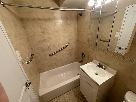 Rented by Ramsco Realty | media 8
