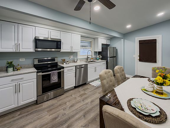 2nd image of 3207 Darwood Dr