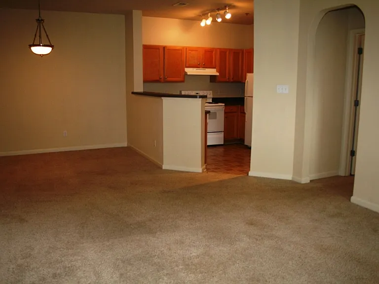 300 Riverbend Dr #2B — Photo 11