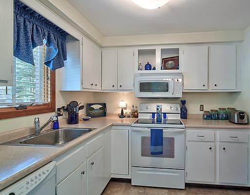 2nd image of 202 Foxcroft Circle #202