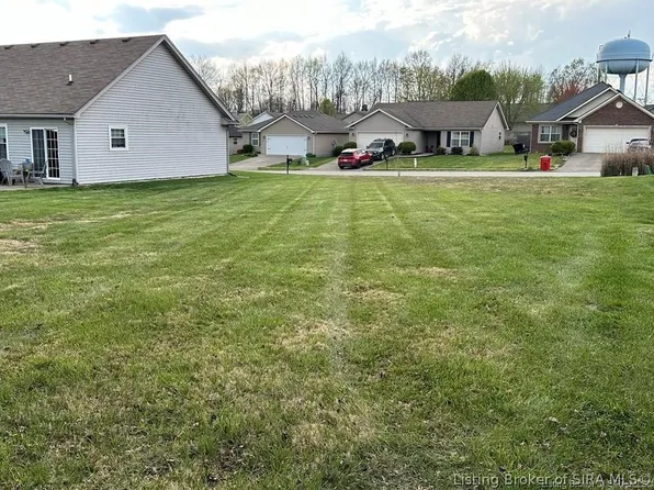 838 Twin Oaks Drive, Henryville, IN 47126