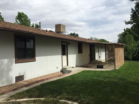 Rear yard, fenced, covered patio
