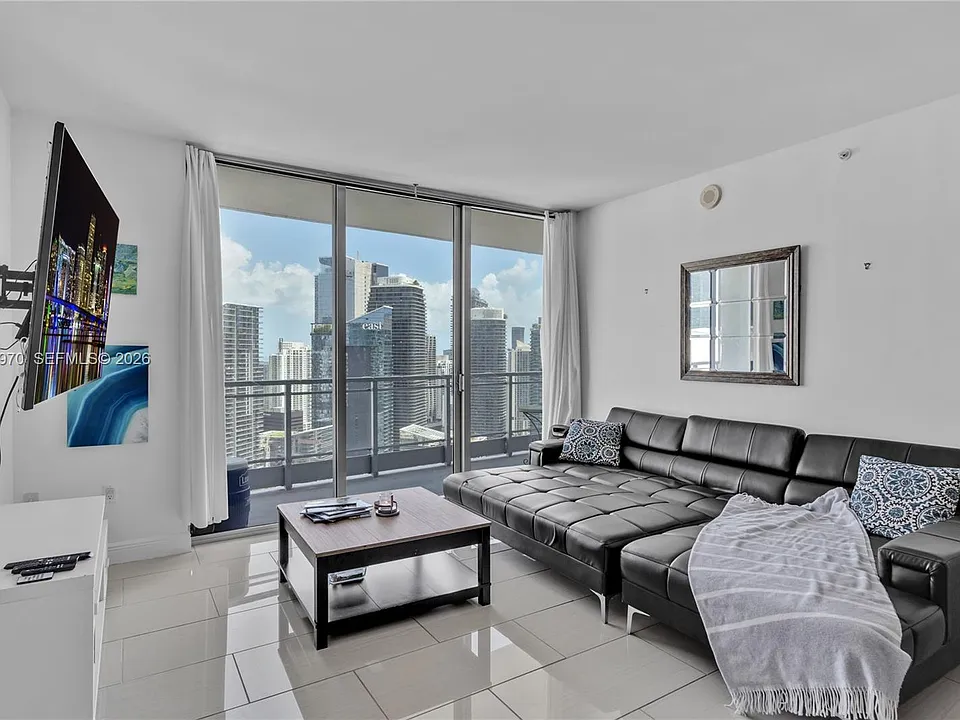 90 SW 3rd St #4403