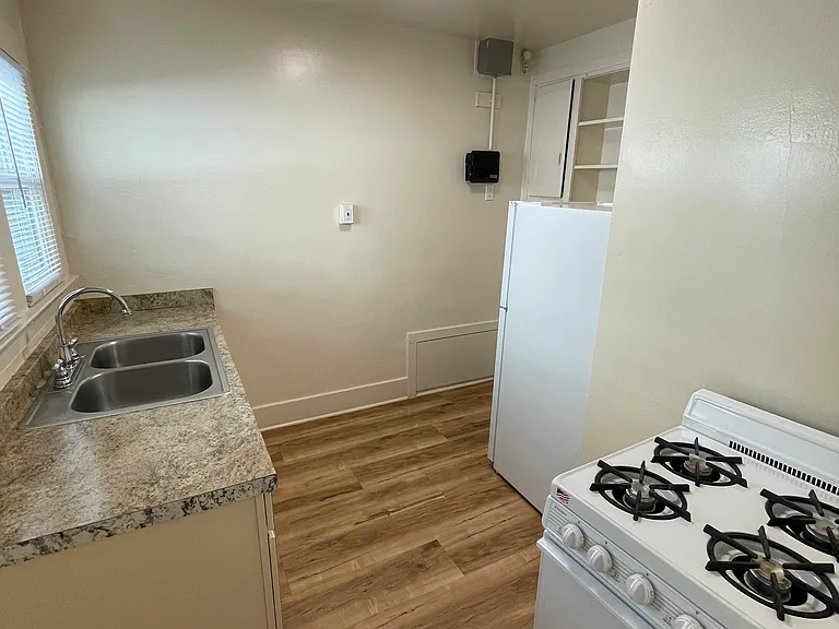 1750 E 3rd St #17 — Photo 4