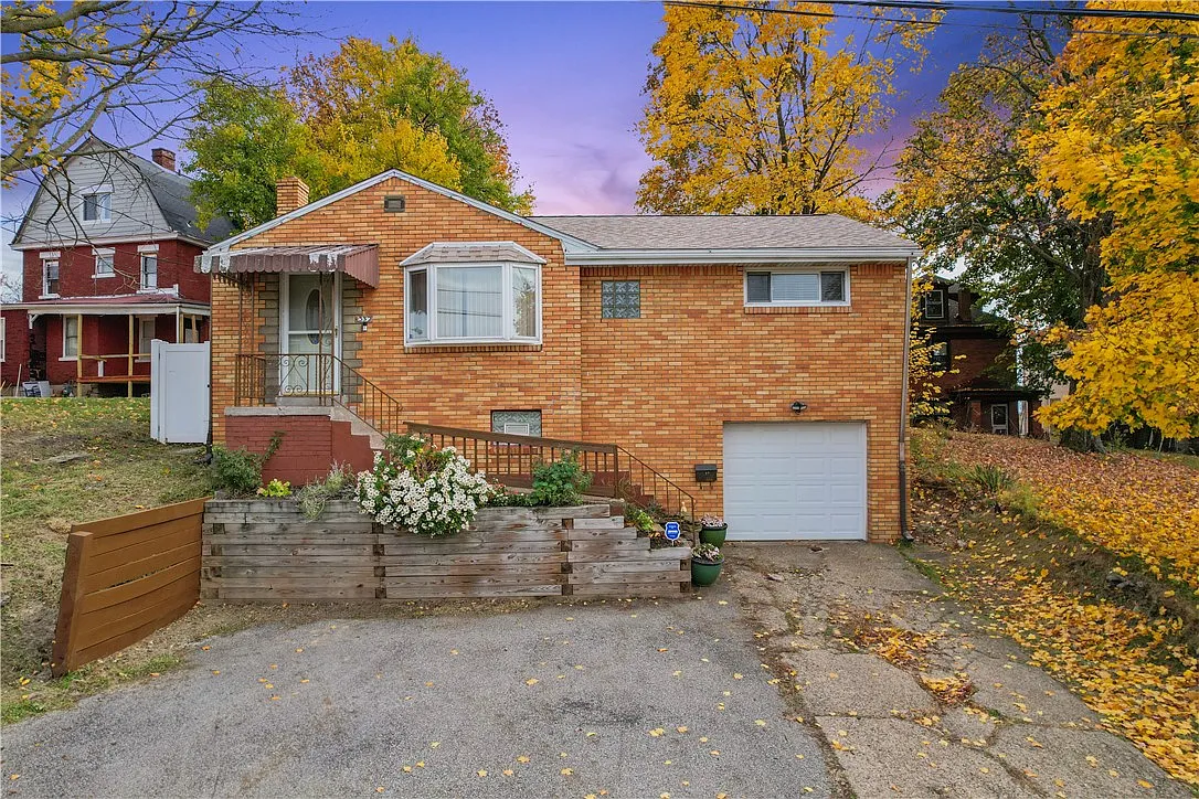 332 Kirk Ave photo 1