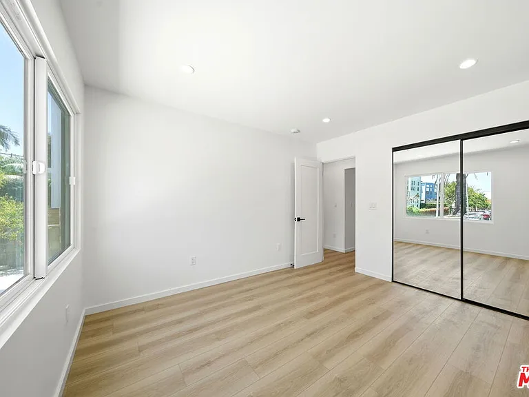 333 6th Ave #B — Photo 13