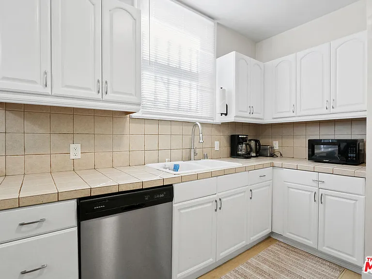442 N Orange Grove Ave — Photo 12
