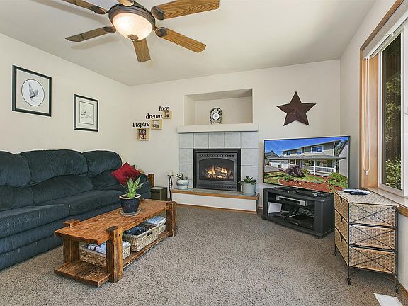 5th image of 14 79th Dr SE