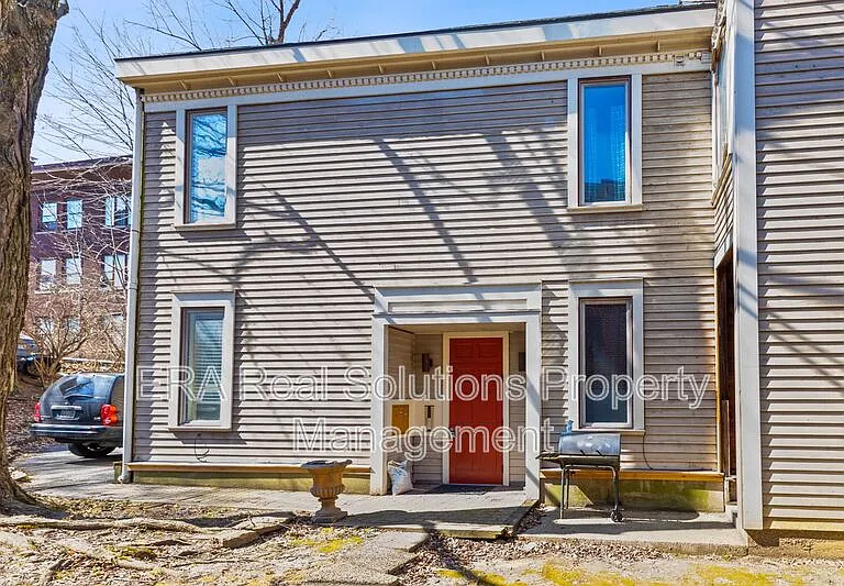 255-257 Loraine Ave #6 — Photo 2
