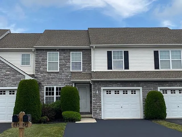 3 bed, 2.5 bath, 2092 sqft, $2,500 — Photo 2