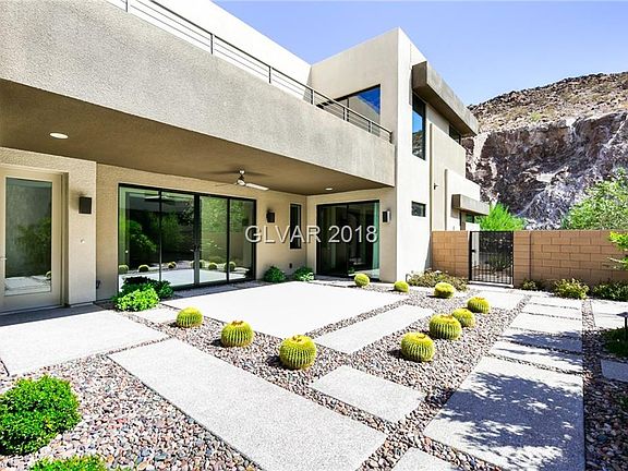 5th image of 925 Vegas View Dr