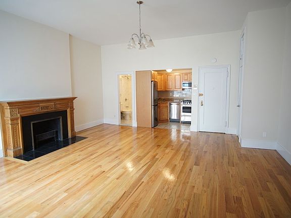 4th image of 39 W 75th St APT 2R