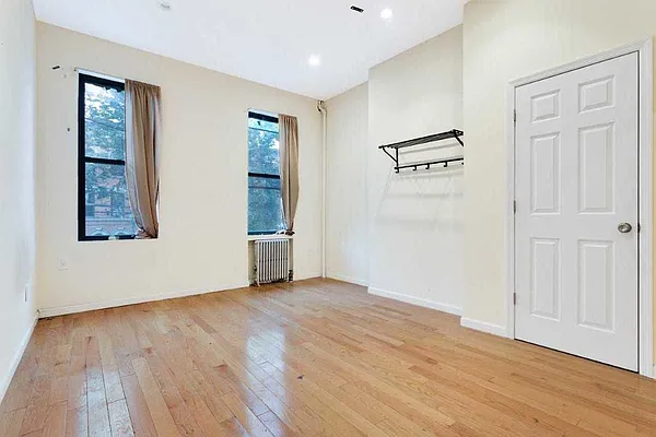 Rented by Anchor Associates | media 7