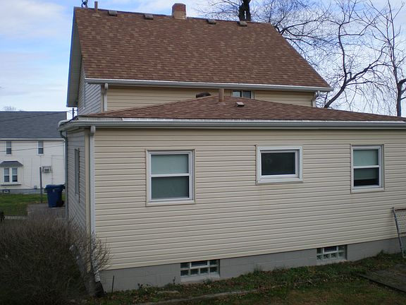 4th image of 594 Portage St