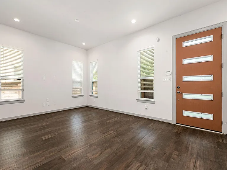 725 N Emile St — Photo 7