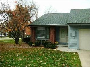 15 Lake Pointe Ct, Bloomington, IL 61704