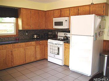 4th image of 3266 Greenbrier Dr