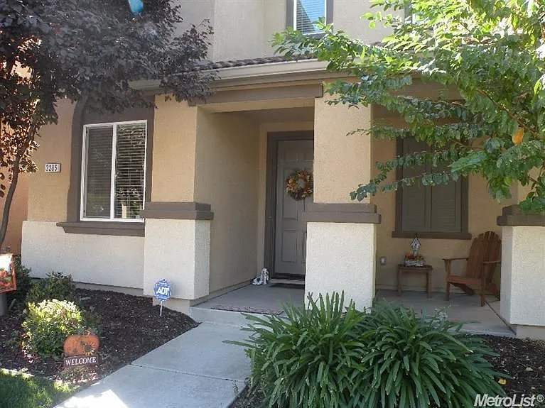 3285 Paumanok Way photo 1