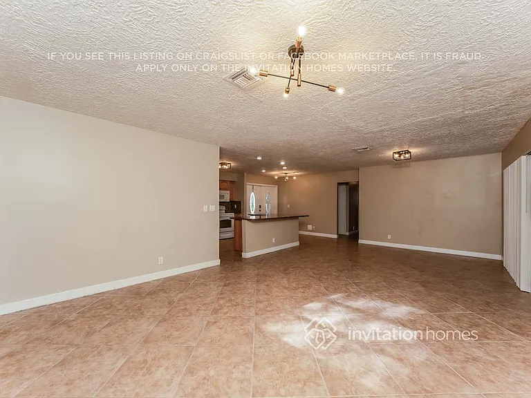 1612 NW 5th St — Photo 4