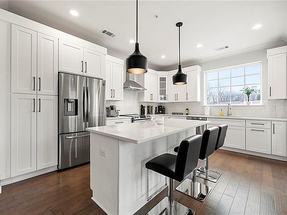 5th image of 6890 Peachtree Dunwoody Rd APT 301