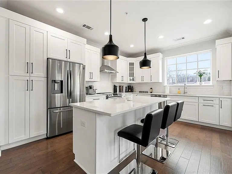 6890 Peachtree Dunwoody Rd #301 — Photo 5