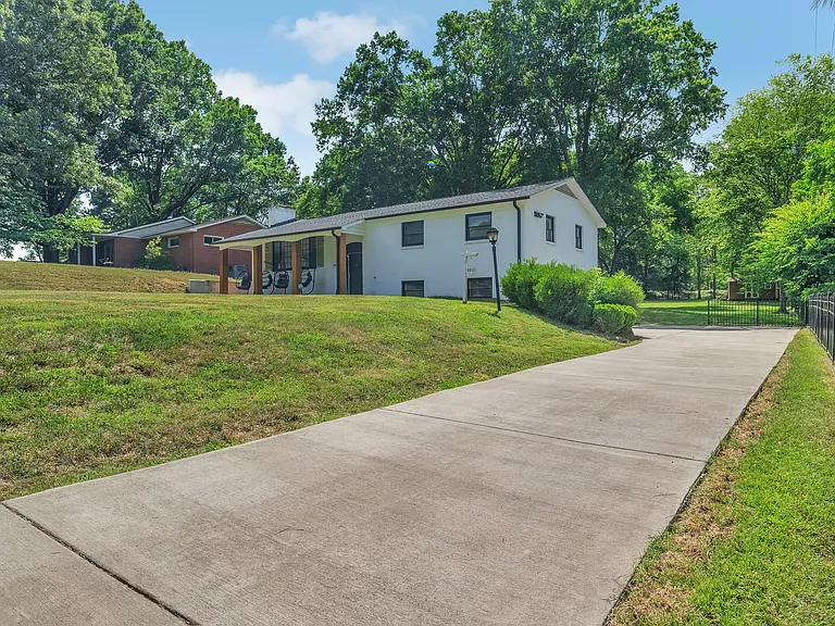 Sharonbrook Dr — Photo 14