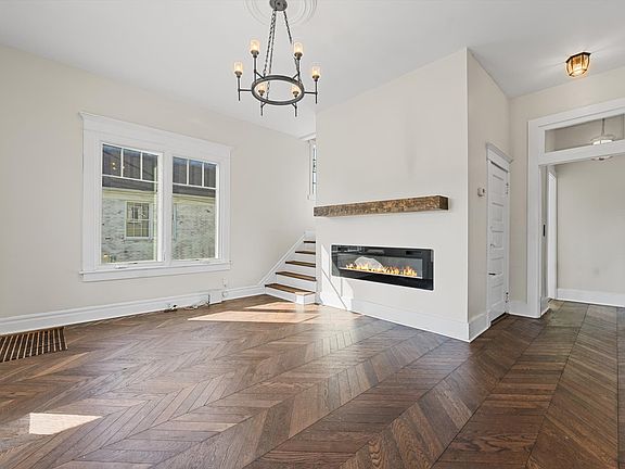 2nd image of 409 N Oak St