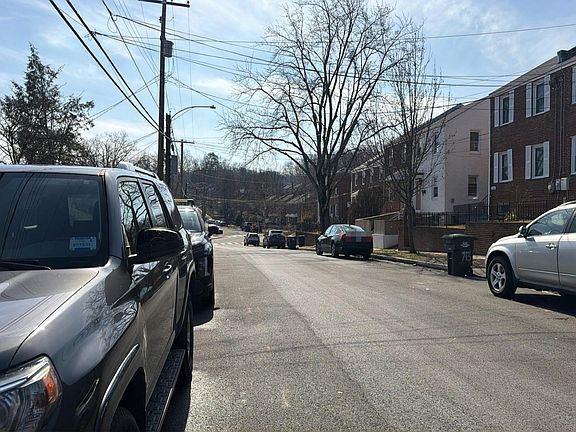 4th image of 724 Adrian St SE