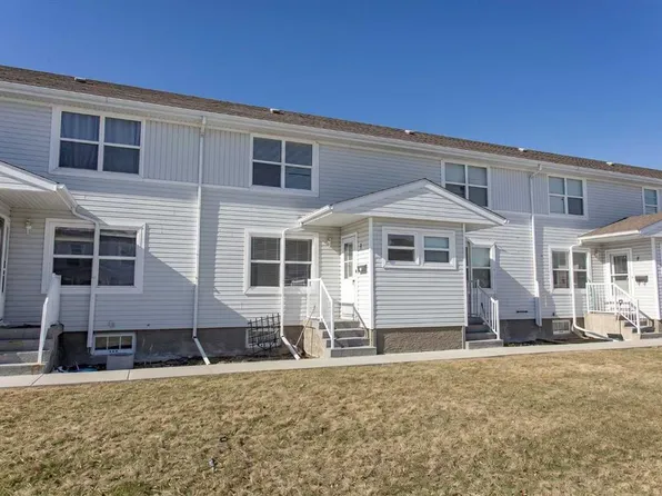 5 NE Poplar Cres, Red Deer County, AB T4S 1V3