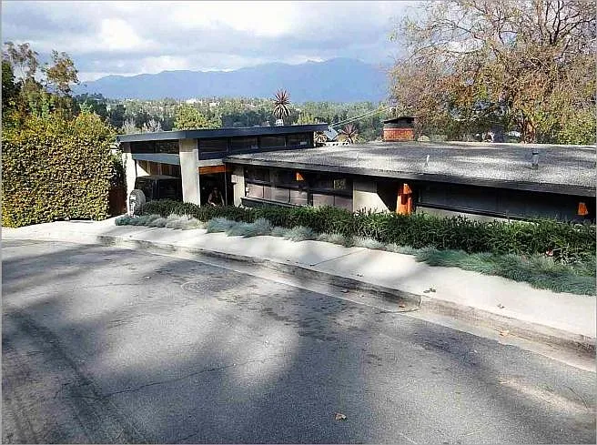 300 Sequoia Dr