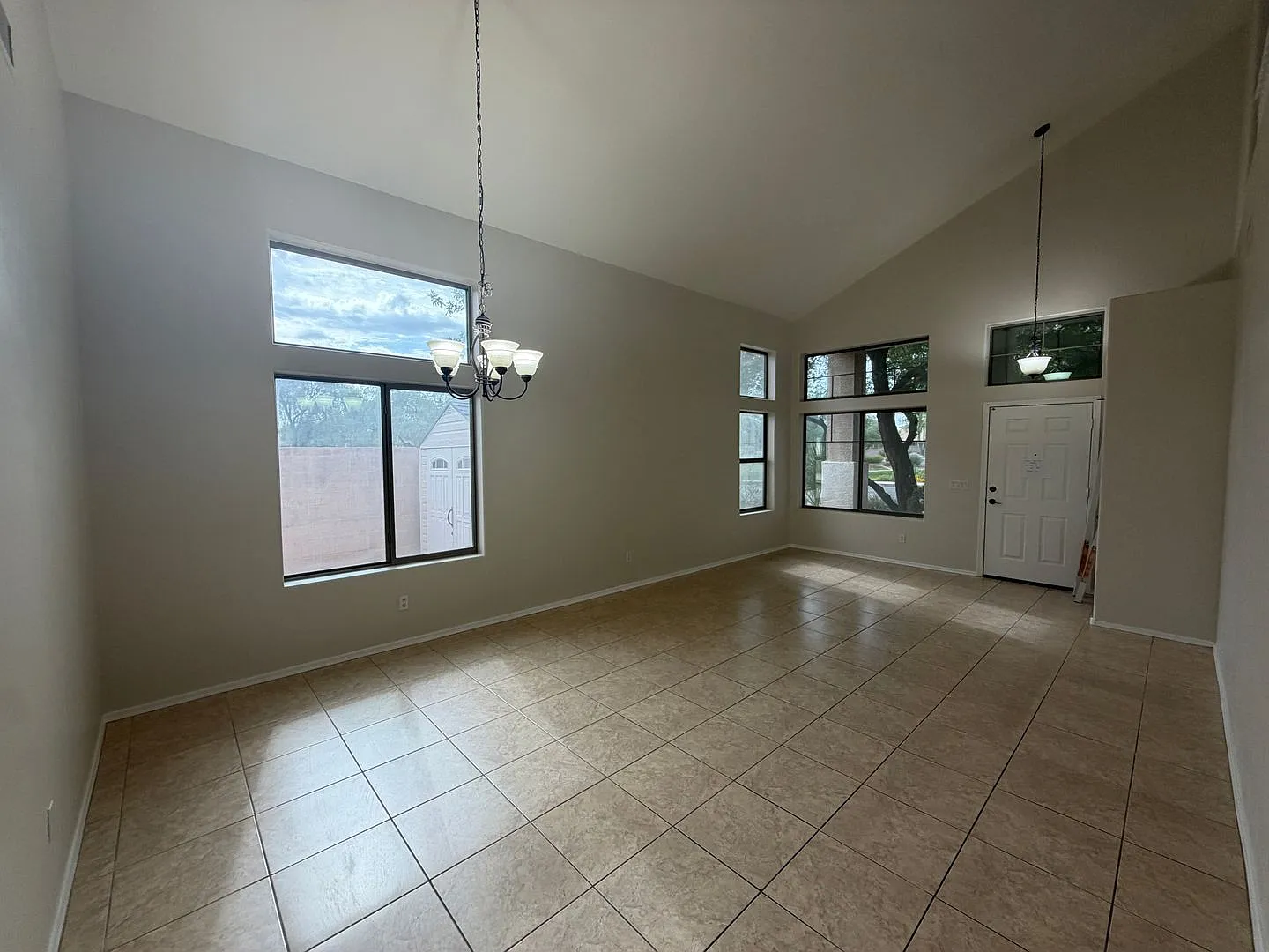 4 bed, 3.0 bath, 2428 sqft, $2,500 — Photo 3