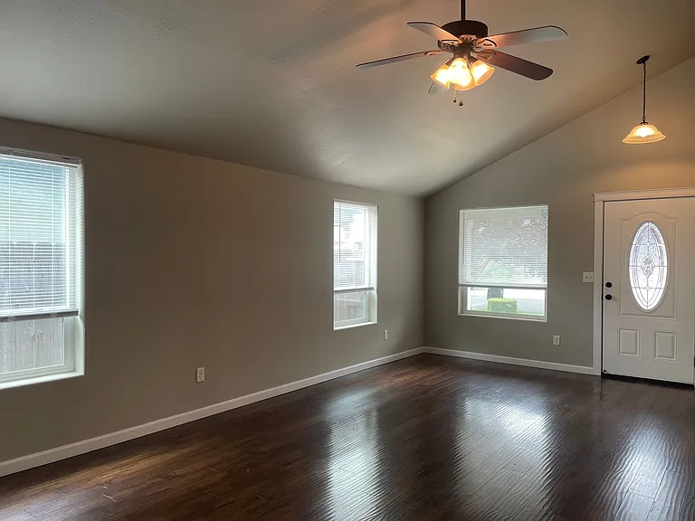 1100 Katie Mae Dr — Photo 3