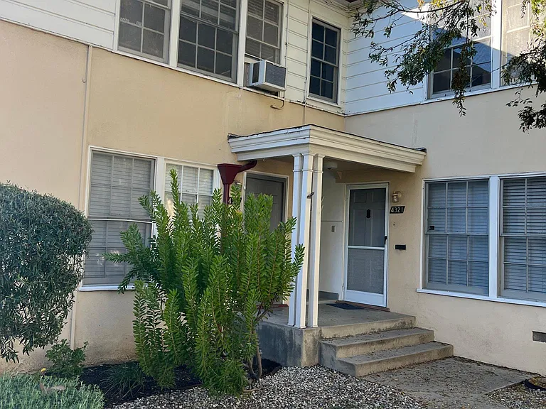 4321 Cahuenga Blvd — Photo 2