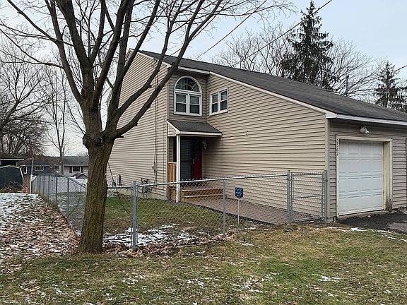 2nd image of 2562 South Ave