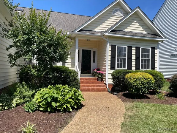 1355 Hawkins Wood Cir, Midlothian, VA 23114