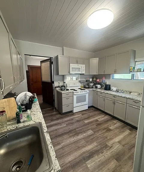 19 Florence St #13 — Photo 3