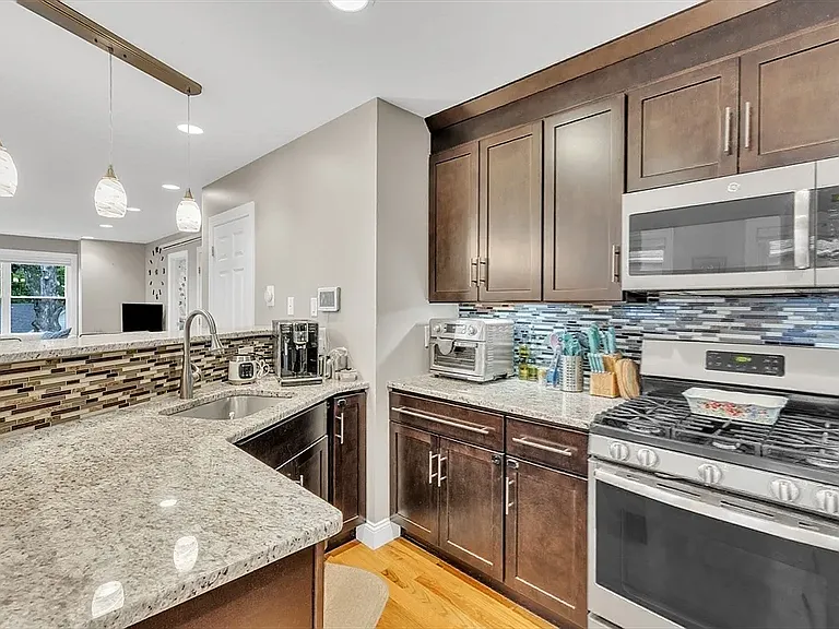 11 Hamlin Pl #B — Photo 20