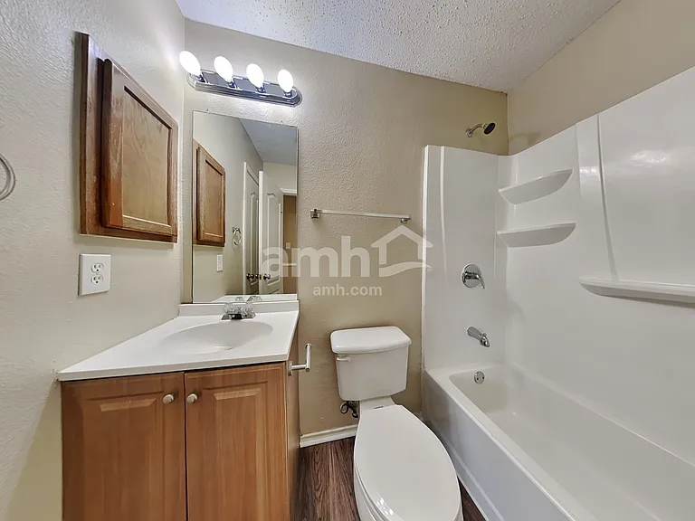 605 Woodlands Mnr — Photo 21