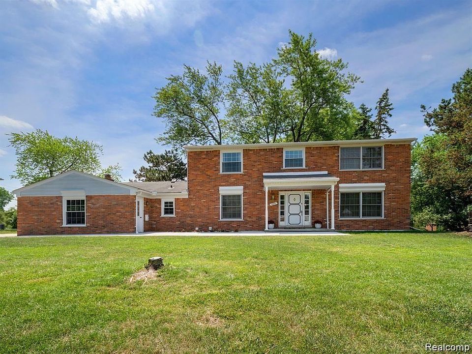 1st image of 4819 Thorntree Dr