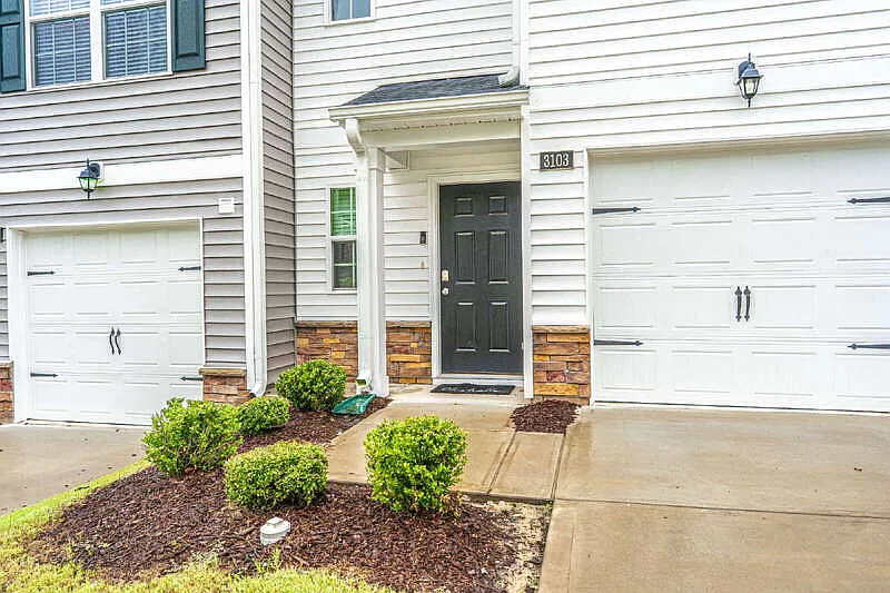 3 bed, 2.5 bath, 1418 sqft, $1,800 — Photo 2