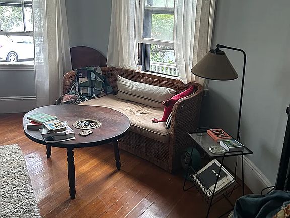 5th image of 209 Hamilton St