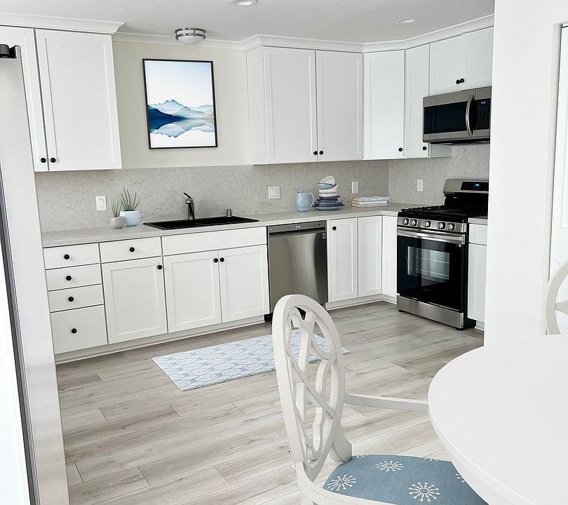 1st image of 1132 E 1st St #11474662