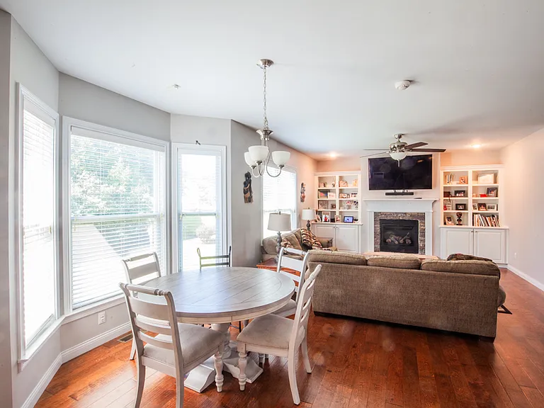 1779 Victoria Ct — Photo 8