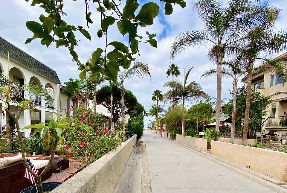 The building is on the immediate left, right on the walk street _ just steps to the beach and a short distance to the pier.