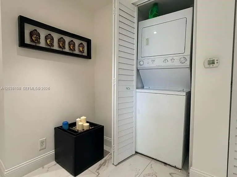 111 E Flagler St #806 — Photo 14