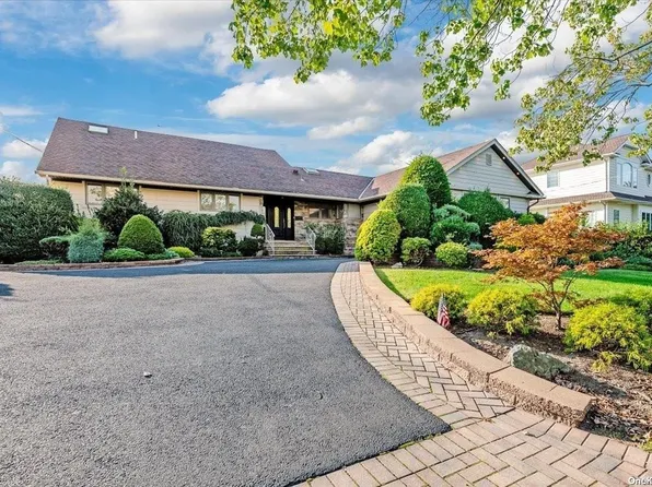 348 Riviera Dr. S, Massapequa, NY 11758
