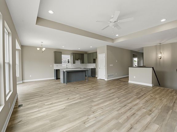 4th image of 818 Hilton Dr