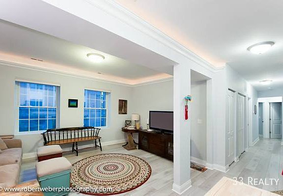 4th image of 15 W Davis St #D-307